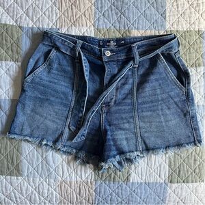 Hollister Ultra High Rise Mom Short